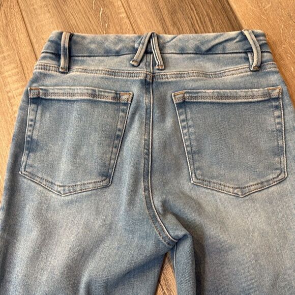 Good American Chewed Hem Distressed Jeans Size 4/27 - Picture 10 of 13